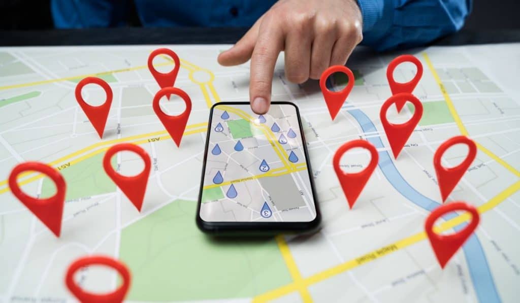 a phone and a map finding for a cheap self storage in San Francisco Bay Area