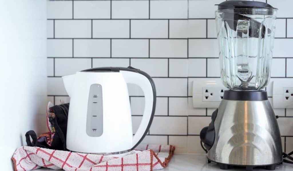 appliances on the kitchen counter